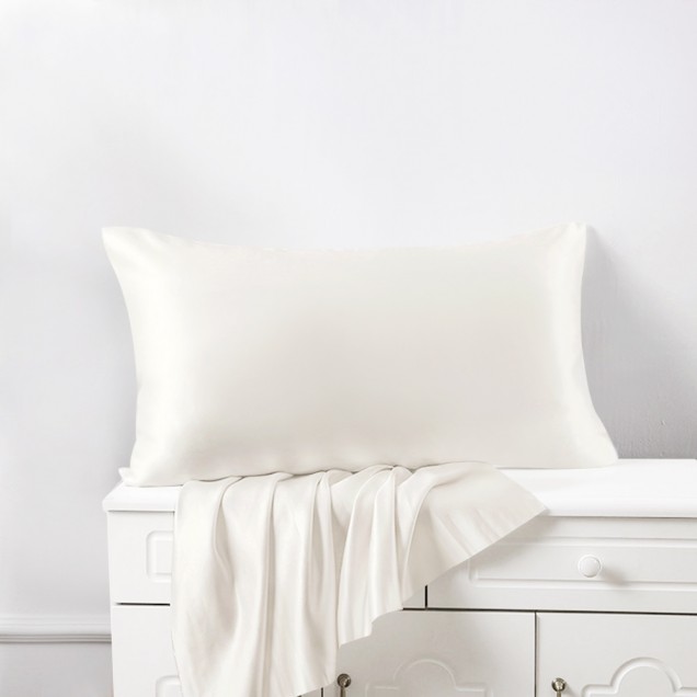 Ivory 22 Momme Mulberry Silk Pillowcase with Hidden Zipper UK